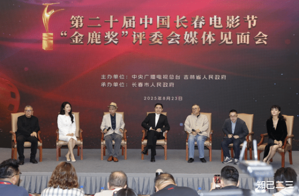 中金宸大 这一次, 退出中国籍的斯琴高娃成“笑话”, 官方没给她留一点体面
